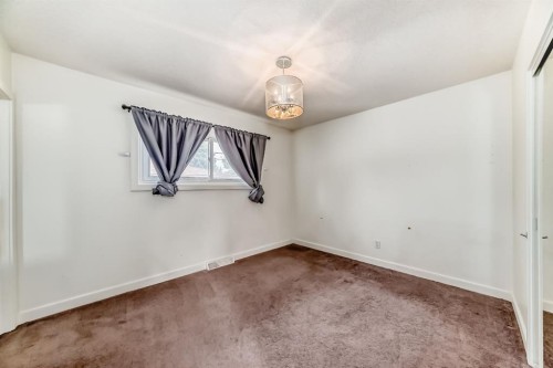 4139 Bowlen Street Nw, Calgary, AB - Indoor Photo Showing Other Room