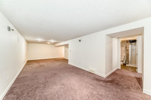4139 Bowlen Street Nw, Calgary, AB - Indoor Photo Showing Other Room
