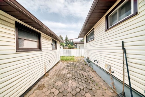 4139 Bowlen Street Nw, Calgary, AB - Outdoor With Exterior