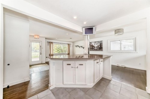 4139 Bowlen Street Nw, Calgary, AB - Indoor Photo Showing Other Room