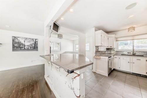 4139 Bowlen Street Nw, Calgary, AB - Indoor Photo Showing Kitchen With Upgraded Kitchen