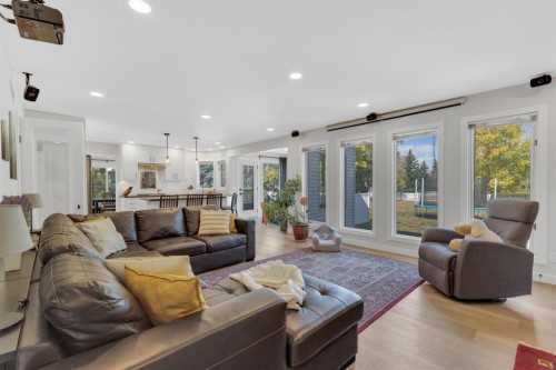 6018 58 Street, Olds, AB - Indoor Photo Showing Living Room