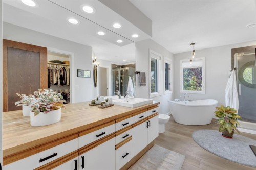 6018 58 Street, Olds, AB - Indoor Photo Showing Bathroom