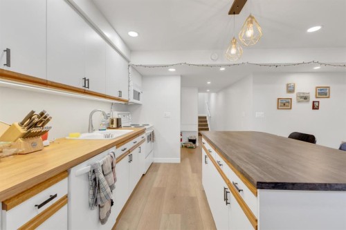 6018 58 Street, Olds, AB - Indoor Photo Showing Kitchen