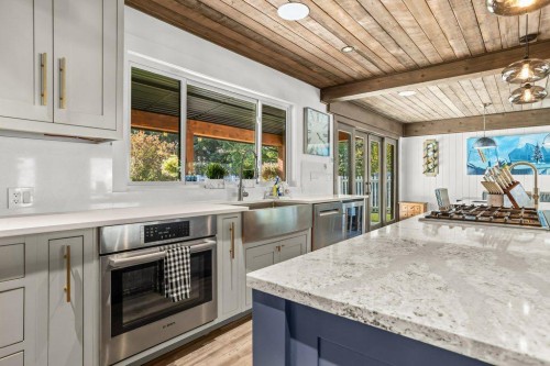 115 Spray Avenue, Banff, AB - Indoor Photo Showing Kitchen With Upgraded Kitchen