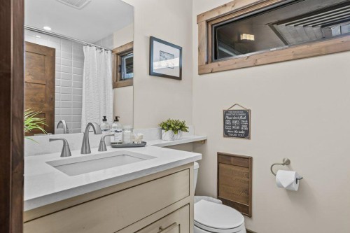 115 Spray Avenue, Banff, AB - Indoor Photo Showing Bathroom