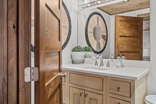 115 Spray Avenue, Banff, AB - Indoor Photo Showing Bathroom