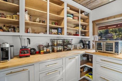 115 Spray Avenue, Banff, AB - Indoor