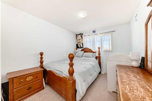 115 Saddlebrook Point Ne, Calgary, AB - Indoor Photo Showing Bedroom