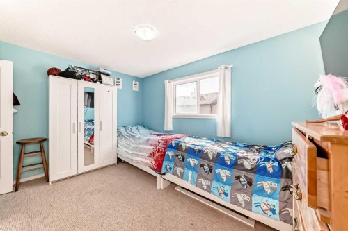 115 Saddlebrook Point Ne, Calgary, AB - Indoor Photo Showing Bedroom