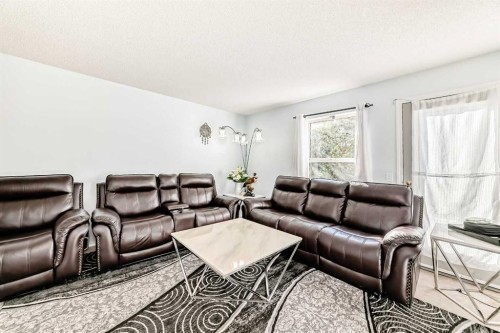 115 Saddlebrook Point Ne, Calgary, AB - Indoor Photo Showing Living Room