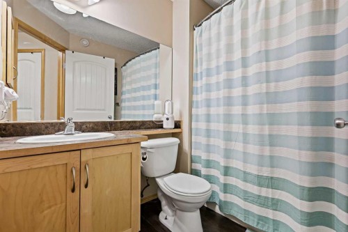 104-15 Everridge Square Sw, Calgary, AB - Indoor Photo Showing Bathroom
