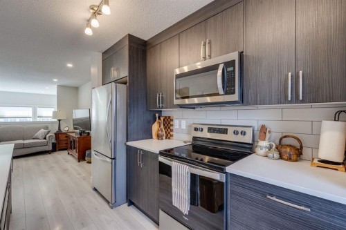 174 Chinook Gate Boulevard Sw, Airdrie, AB - Indoor Photo Showing Kitchen