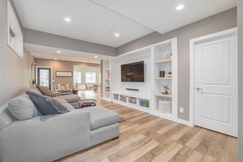 9 Walden Park Se, Calgary, AB - Indoor Photo Showing Living Room