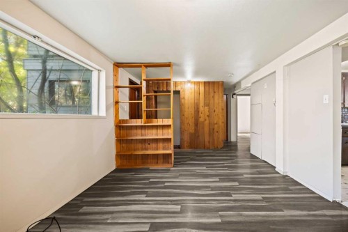 8039 36 Avenue Nw, Calgary, AB - Indoor Photo Showing Other Room