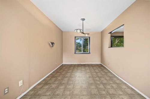 8039 36 Avenue Nw, Calgary, AB - Indoor Photo Showing Other Room