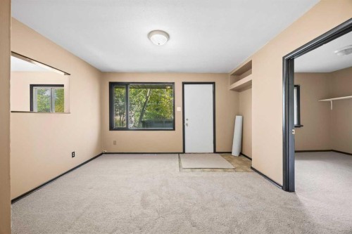 8039 36 Avenue Nw, Calgary, AB - Indoor Photo Showing Other Room