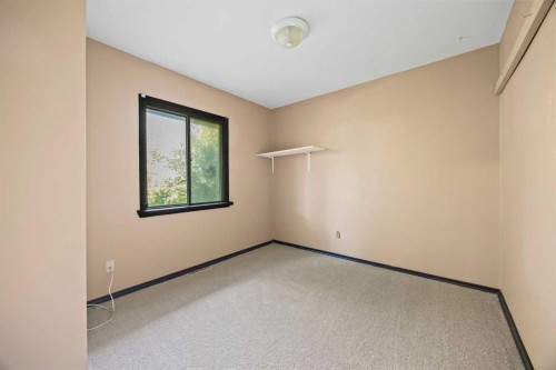 8039 36 Avenue Nw, Calgary, AB - Indoor Photo Showing Other Room