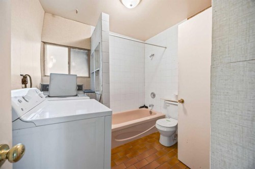 8039 36 Avenue Nw, Calgary, AB - Indoor