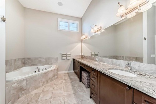 95 Marquis Crescent Se, Calgary, AB - Indoor Photo Showing Bathroom