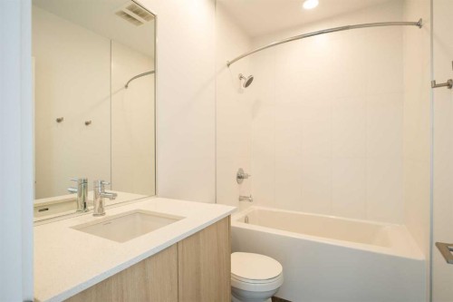 1010-1319 14 Avenue Sw, Calgary, AB - Indoor Photo Showing Bathroom