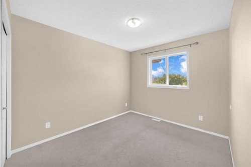 5 Saddlebrook Common Ne, Calgary, AB - Indoor Photo Showing Other Room