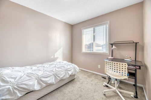 319 Saddlebrook Circle East, Calgary, AB - Indoor Photo Showing Bedroom