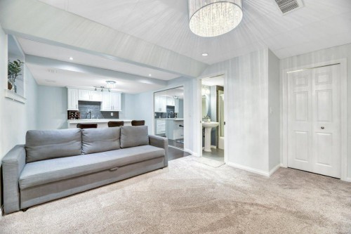 319 Saddlebrook Circle East, Calgary, AB - Indoor Photo Showing Living Room