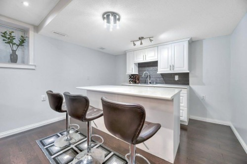 319 Saddlebrook Circle East, Calgary, AB - Indoor Photo Showing Kitchen