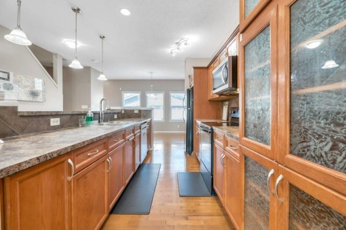 319 Saddlebrook Circle East, Calgary, AB - Indoor Photo Showing Kitchen