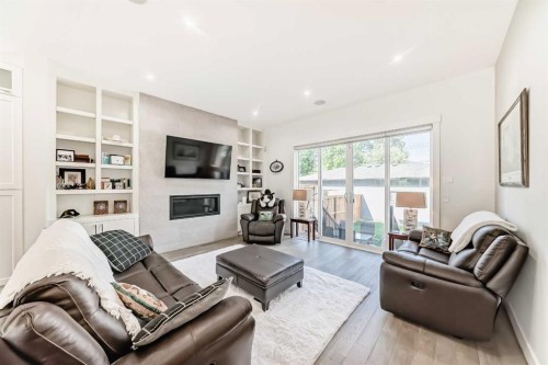 226 21 Avenue Ne, Calgary, AB - Indoor Photo Showing Living Room With Fireplace