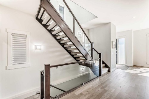 226 21 Avenue Ne, Calgary, AB - Indoor Photo Showing Other Room