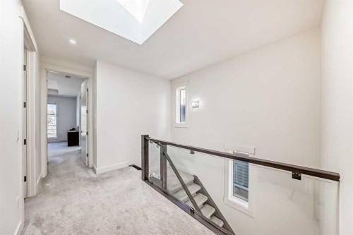 226 21 Avenue Ne, Calgary, AB - Indoor Photo Showing Other Room