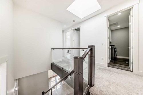 226 21 Avenue Ne, Calgary, AB - Indoor Photo Showing Other Room