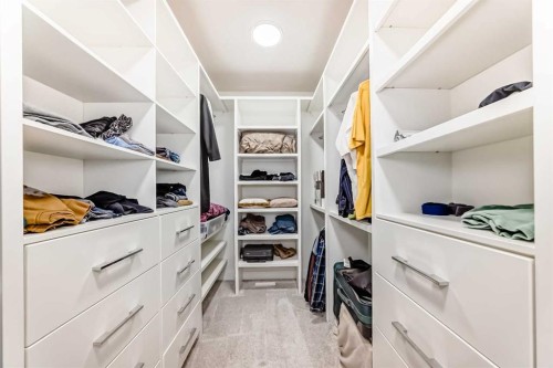 226 21 Avenue Ne, Calgary, AB - Indoor With Storage