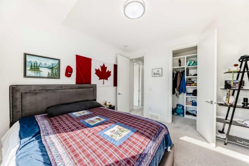 226 21 Avenue Ne, Calgary, AB - Indoor Photo Showing Bedroom