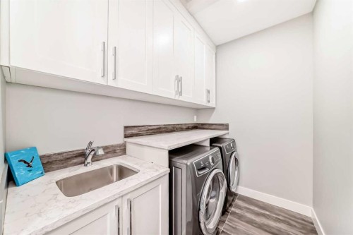 226 21 Avenue Ne, Calgary, AB - Indoor Photo Showing Laundry Room