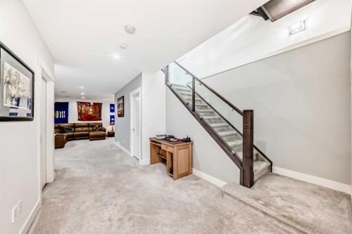 226 21 Avenue Ne, Calgary, AB - Indoor Photo Showing Other Room