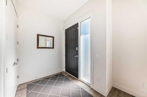 226 21 Avenue Ne, Calgary, AB - Indoor Photo Showing Other Room