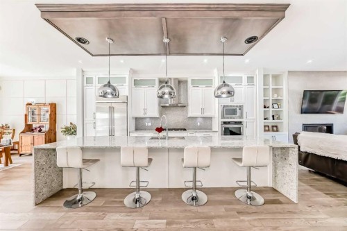 226 21 Avenue Ne, Calgary, AB - Indoor Photo Showing Kitchen With Upgraded Kitchen