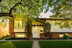 23 Whitlock Close NE Calgary, AB T1Y 4X2