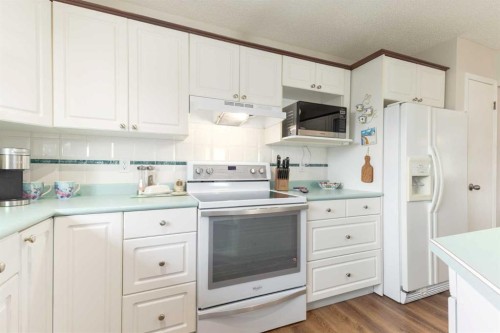 23 Whitlock Close Ne, Calgary, AB - Indoor Photo Showing Kitchen
