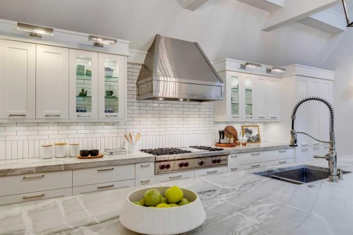 2409 Carleton Street Sw, Calgary, AB - Indoor Photo Showing Kitchen With Upgraded Kitchen