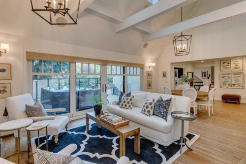 2409 Carleton Street Sw, Calgary, AB - Indoor Photo Showing Living Room