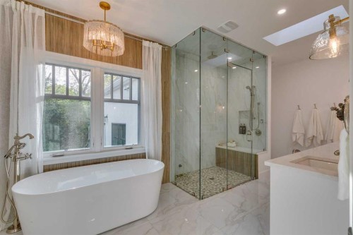 2409 Carleton Street Sw, Calgary, AB - Indoor Photo Showing Bathroom