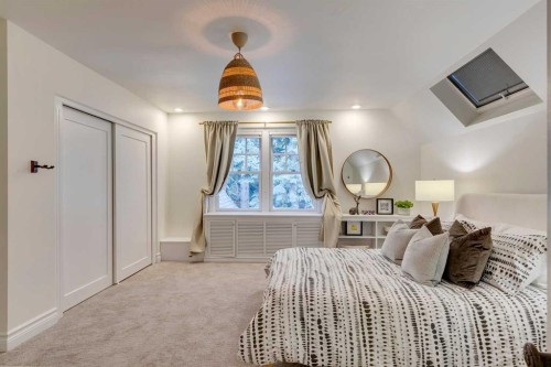 2409 Carleton Street Sw, Calgary, AB - Indoor Photo Showing Bedroom