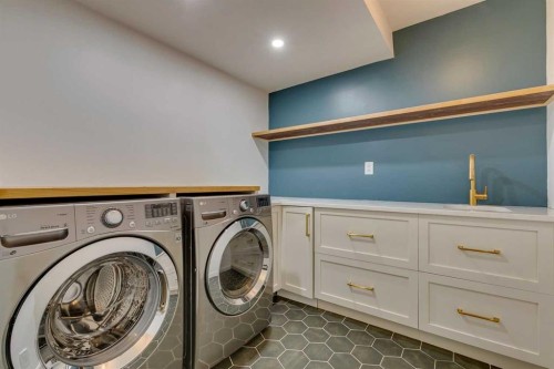 2409 Carleton Street Sw, Calgary, AB - Indoor Photo Showing Laundry Room