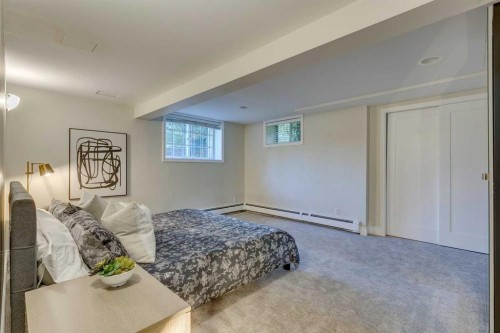 2409 Carleton Street Sw, Calgary, AB - Indoor Photo Showing Bedroom