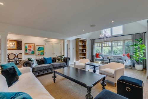 2409 Carleton Street Sw, Calgary, AB - Indoor Photo Showing Living Room