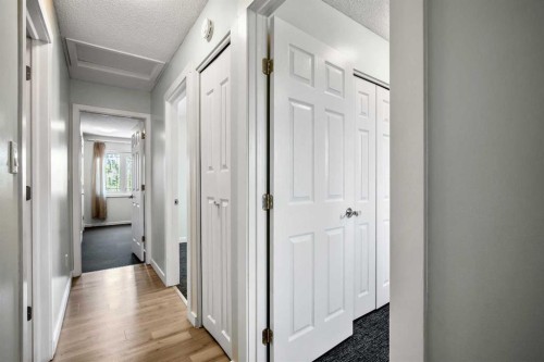 29 Woodglen Crescent Sw, Calgary, AB - Indoor Photo Showing Other Room